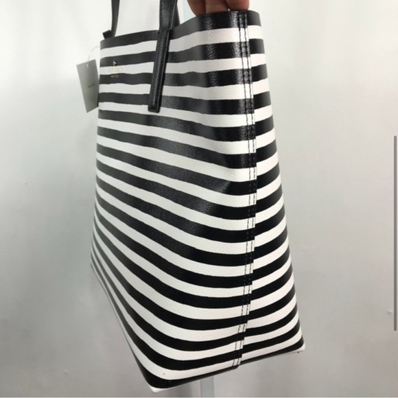 Kate Spade Black and White Stripes Reversible Tote Bag with Wallet Brand New - Picture 3 of 9